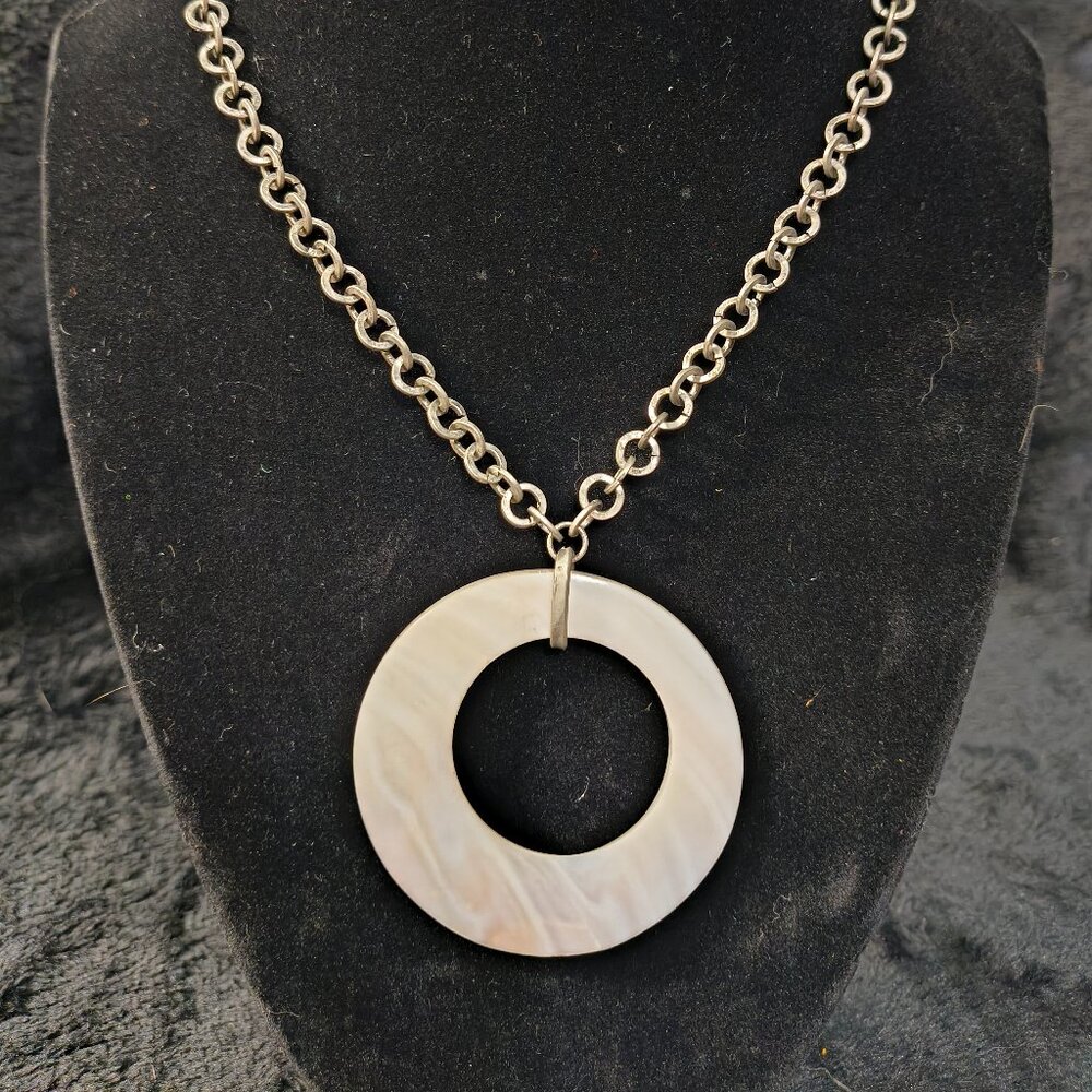 Silvertone Necklace with Mother of Pearl Round Pendant (327)